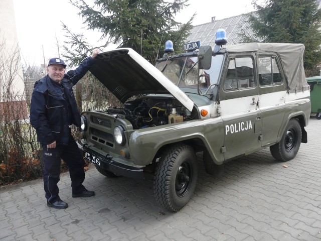Złoczew. Policja ma Skrzata. Tak nazwany został samochód terenowy UAZ.
