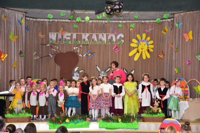 Bajkowe święta wielkanocne w wykonaniu przedszkolaków z Gąsawy.