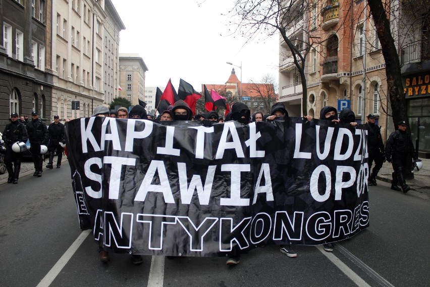 Demonstracja przeciwko Europejskiemu Kongresowi Gospodarczemu w Katowicach [ZDJĘCIA]