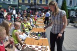 Szachy na rynku w Rybniku: Dzieciaki i mieszkańcy mierzą się z mistrzynami 