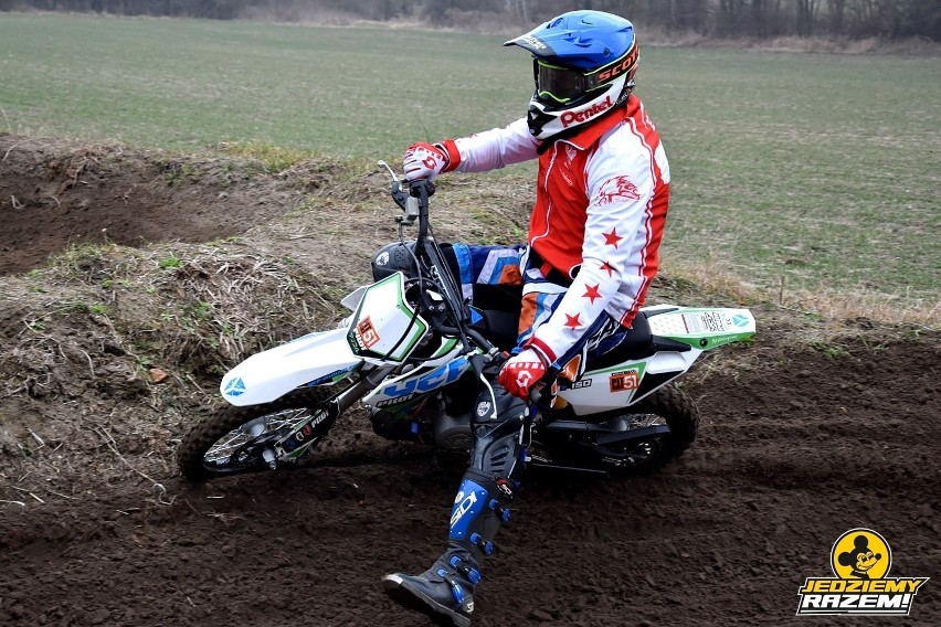 Trening żużlowców Falubazu Zielona Góra na pitbike'ach.