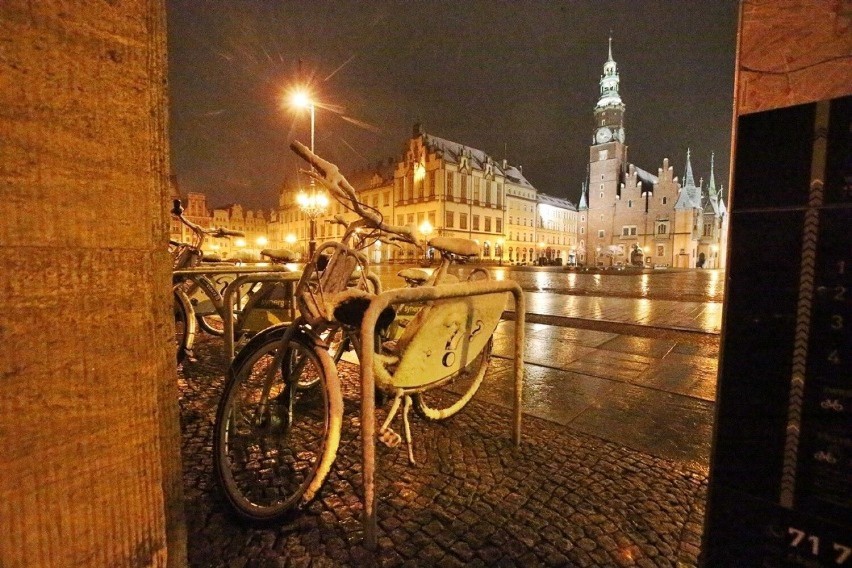 Uwaga. Jest ślisko. Uważajcie na drogach i chodnikach! (OSTRZEŻENIE METEO)