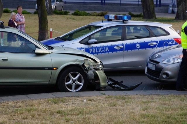 Zderzenie osobówki z autem nauki jazdy w Kaliszu