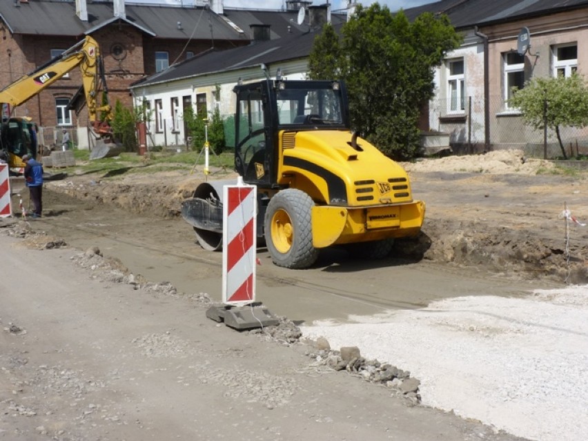 Trwa remont ul. św. Rozalii w Radomsku. Kierowcy muszą być przygotowani na utrudnienia [ZDJĘCIA]