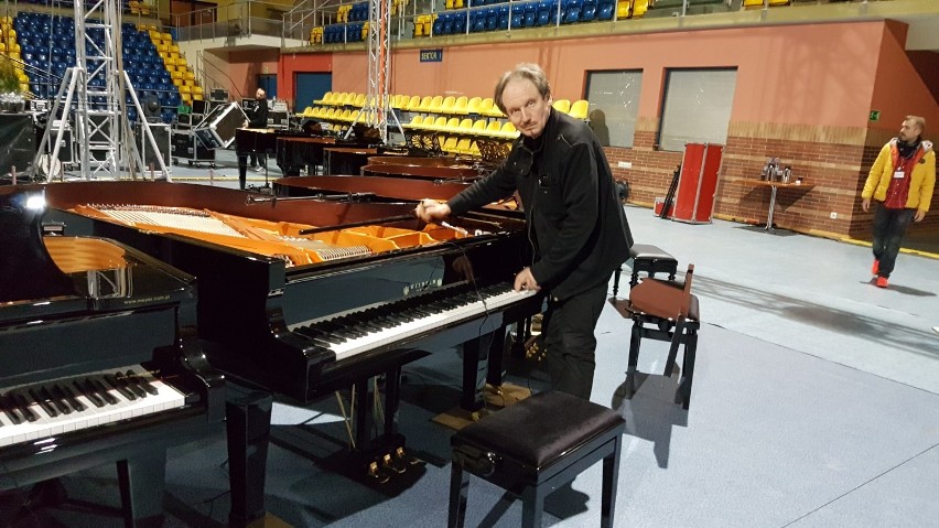 Przygotowania do koncertu na 21 fortepianów w Kaliszu