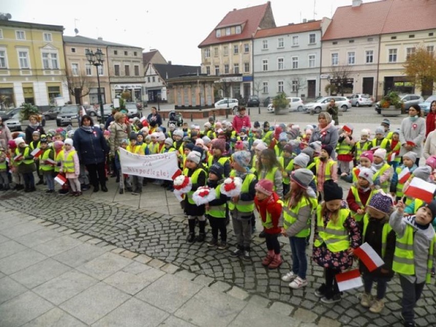 Dzieci z Przedszkola Krasnala Hałabały włączyły się w Akcję "Rekord Dla Niepodległej" [GALERIA ZDJĘĆ]