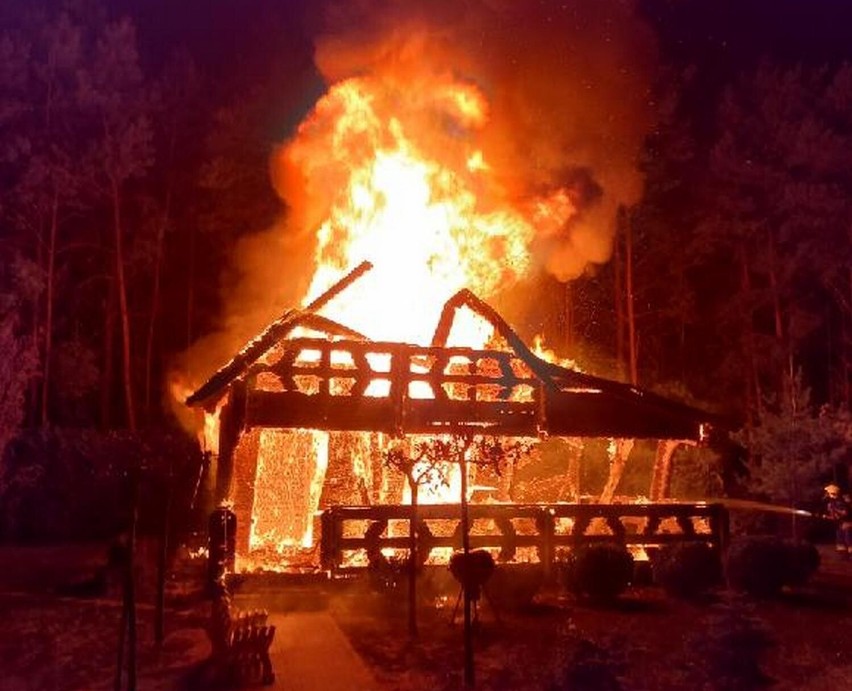 Dom letniskowy nad jeziorem Dominickim spłonął doszczętnie