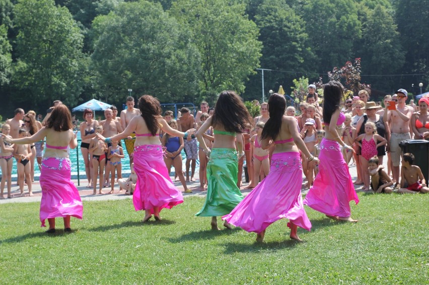 Pokazy tańca indyjskiego na basenach w Radzionkowie
