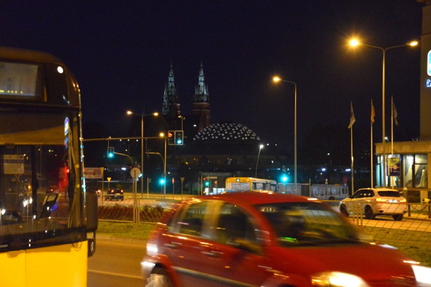 Dworzec PKS w Kielcach znów świeci nocą