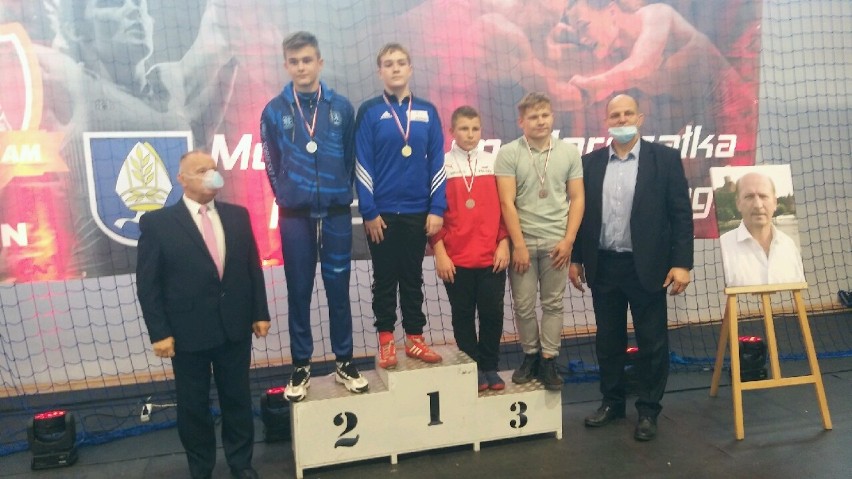 Zapaśnicy z Miastka wrócili z Pelplina i Dzierżoniowa z dwoma medalami – złotym i brązowym