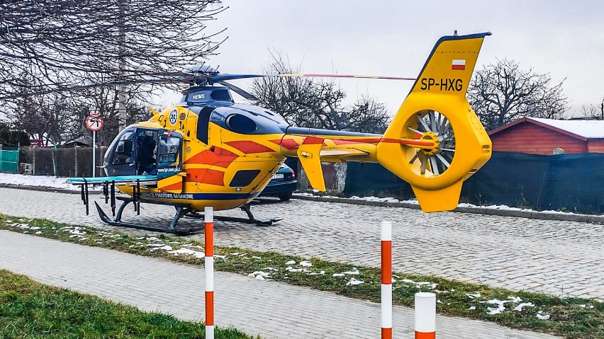Helikopter medyczny lądował na ulicy w centrum Żar. Zabrał chorego pacjenta
