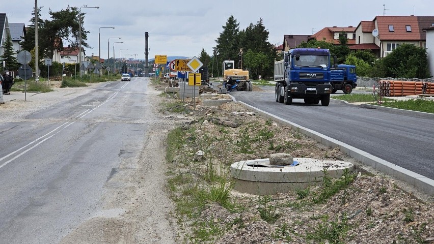  Kierowcy wkrótce pojadą nową jezdnią ulicy Wojska Polskiego w Kielcach. Ale będą też nowe utrudnienia. Zobaczcie zdjęcia
