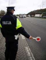 Strupin Duży. Dwóch pasażerów jechało w bagażniku audi 