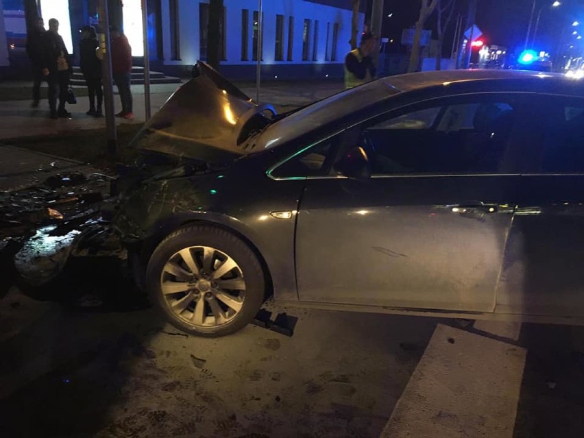 Zderzenie trzech samochodów na skrzyżowaniu ul. Spółdzielców i Hurtowej