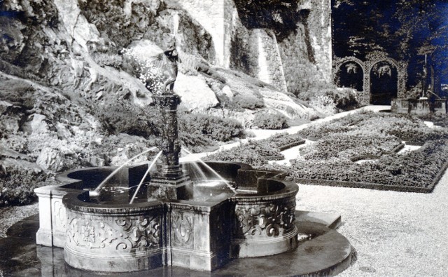 Dzięki współpracy Zamku Książ w naukowcami z Politechniki Wrocławskiej udało się odnaleźć przedwojenne fotografie modeli zaginionych rzeźb zdobiących pierwotnie fontanny na Tarasie Środkowym, które także zostaną odtworzone.