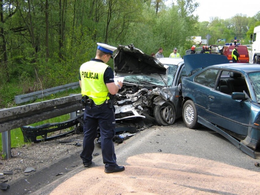 Wypadek Węgierska Górka. Czołowe zderzenie samochodów, pięć osób rannych [ZDJĘCIA]