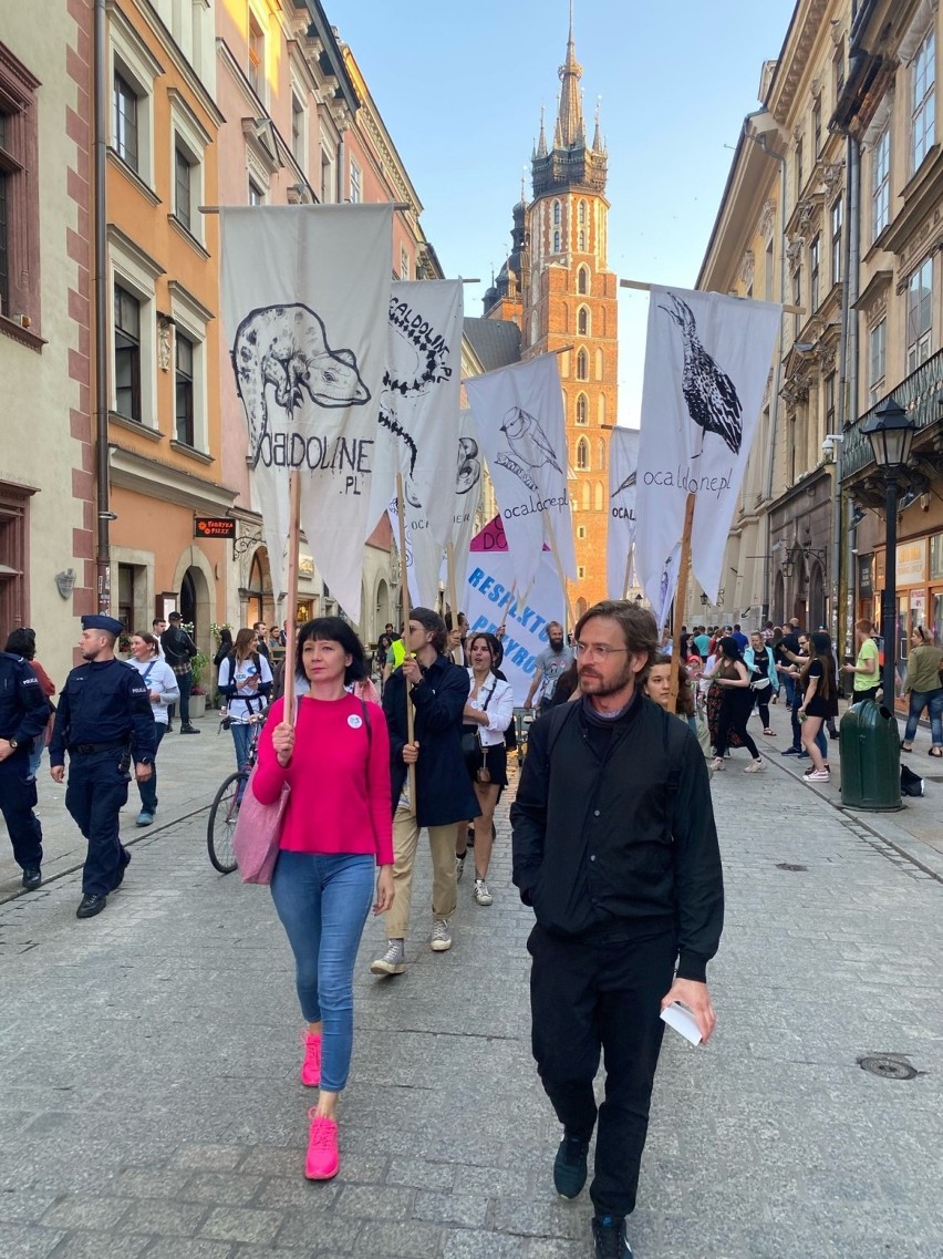 Kraków. Protestowali pod Wawelem przeciw zabudowie Doliny Prądnika [ZDJĘCIA]