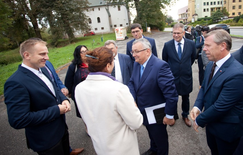 Wybory samorządowe 2018. Gnojnik. Minister Andrzej Adamczyk apelował o porozumienie ws. Sądeczanki i wspierał kandydatów PiS w wyborach