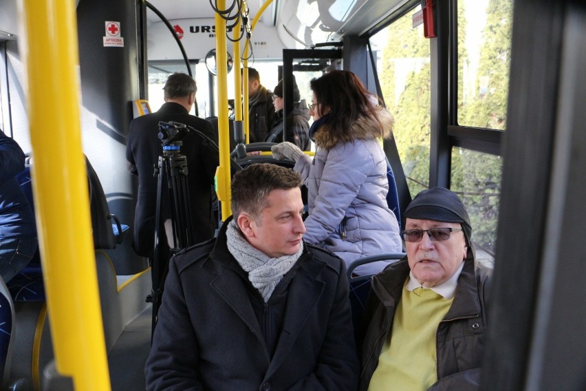 Pierwszy dzień jazdy testowej elektrycznego autobusu w Złotowie [ZDJĘCIA]
