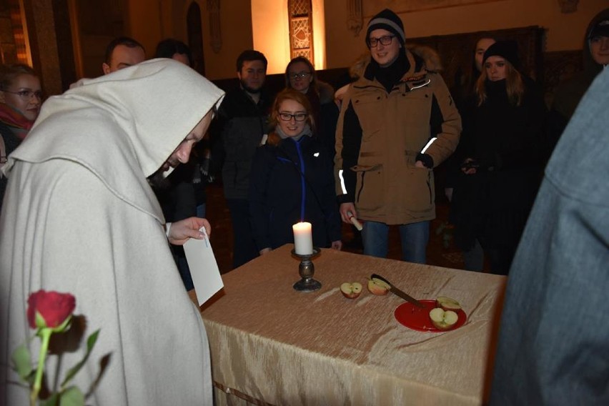 Malbork. "Wieczór zakochanych" w Muzeum Zamkowym [ZDJĘCIA]. Zwiedzanie z dodatkowymi atrakcjami 