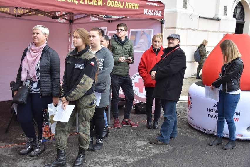 Akcja "Ratujemy życie na 100-lecie PCK" w Kaliszu FOTO