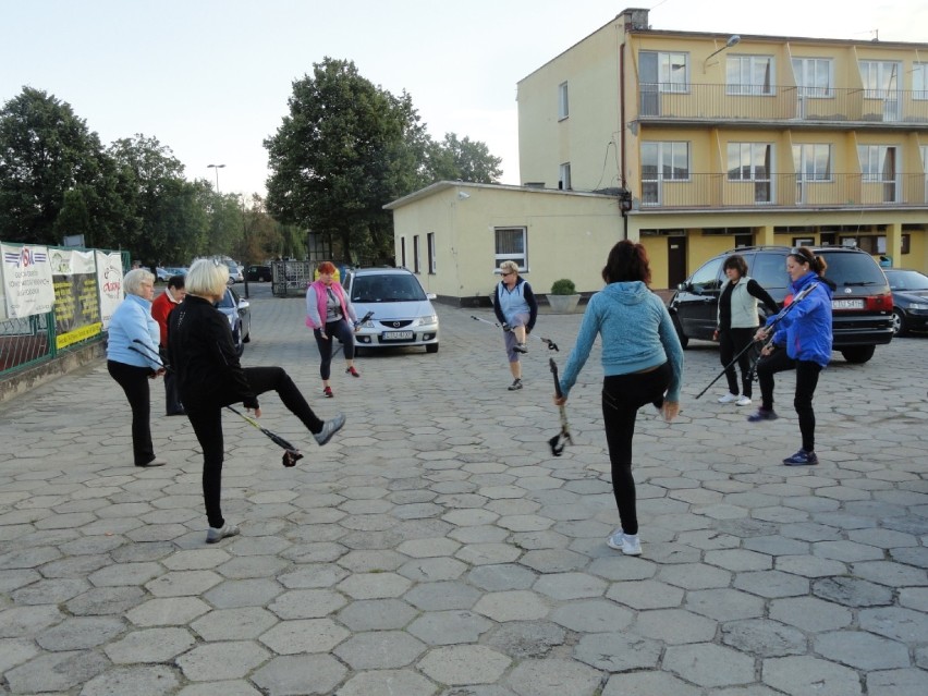 Zajęcia nordic walking w Tucholi [zdjęcia] 