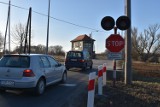 Przeprowadzą naprawy na przejeździe kolejowym koło Krosna Odrzańskiego dopiero w połowie kwietnia. Dlaczego? 