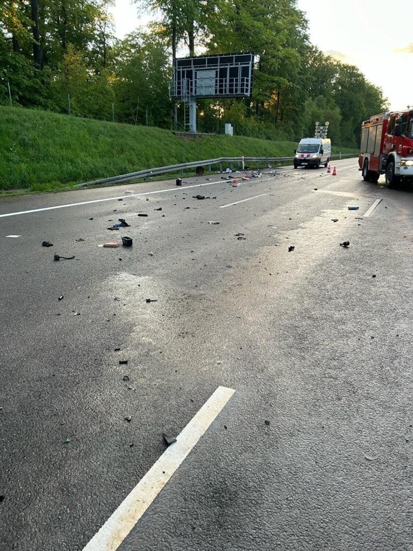 Wypadek na opolskim odcinku autostrady A4 w rejonie Góry św. Anny. Osobówka zderzyła się z ciężarówką. 