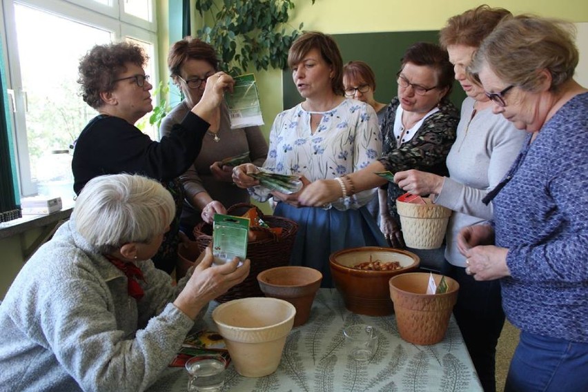 Warsztaty świąteczne i ogrodowe w lublinieckim domu kultury.