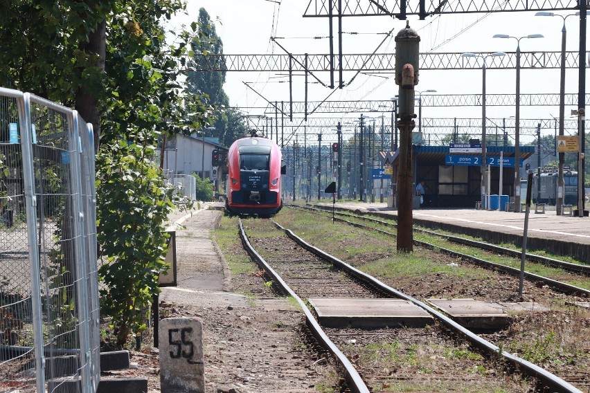 Tak wyglądają prace przy budowie centrum przesiadkowego we...