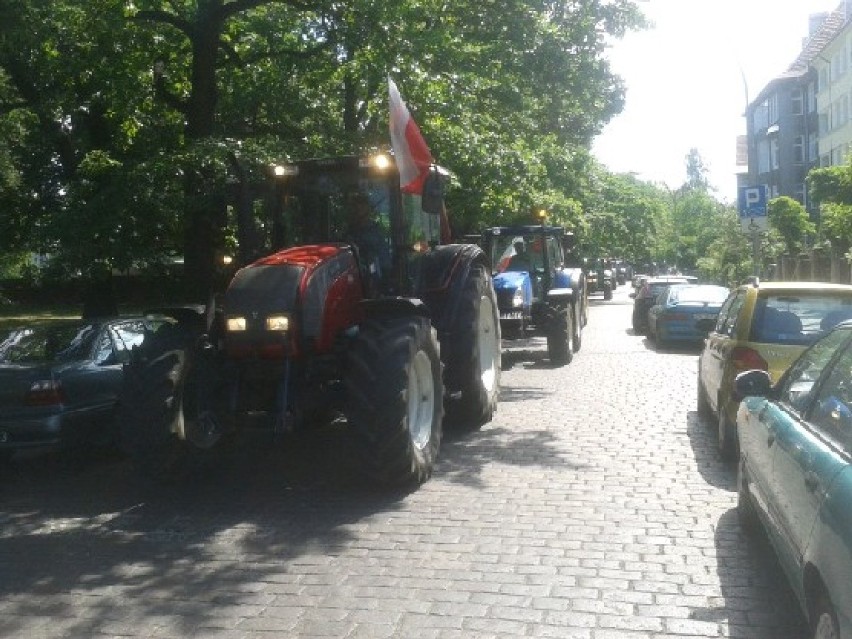 Dziś minęła czwarta dobra protestu rolników w Szczecinie,...