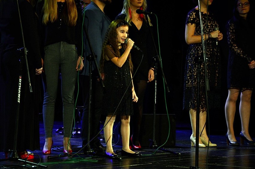 Zaduszkowy koncert „W życiu piękne są tylko chwile” odbył się w MCK PGE Gigantach Mocy [ZDJĘCIA]