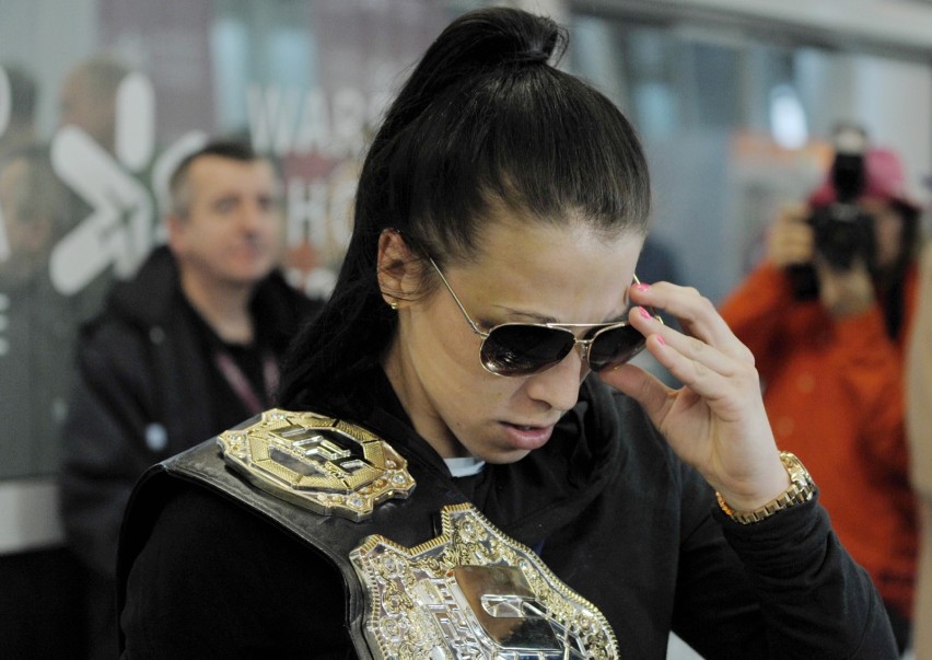 Joanna Jędrzejczyk, mistrzyni świata UFC wylądowała w Warszawie [ZDJĘCIA]