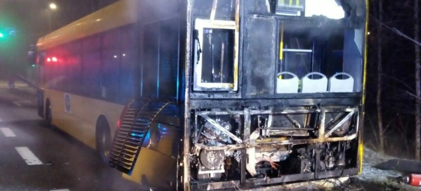 Mogło dojść do tragedii na DTŚ! Autobus miejski jadąc z Gliwic do Katowic, nagle stanął w płomieniach. Co tam się wydarzyło? Zobacz zdjęcia