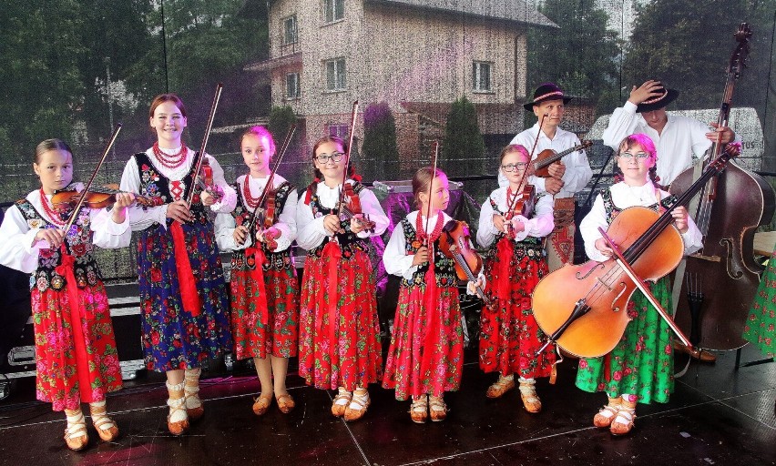 Zespół Gorce ma 70 lat i wciąż jest pełen wigoru. W Kamienicy było święto folkloru