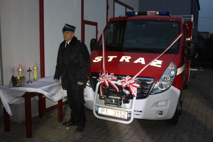 Oficjalne przekazanie nowego samochodu ratowniczo- gaśniczego OSP w Nądni