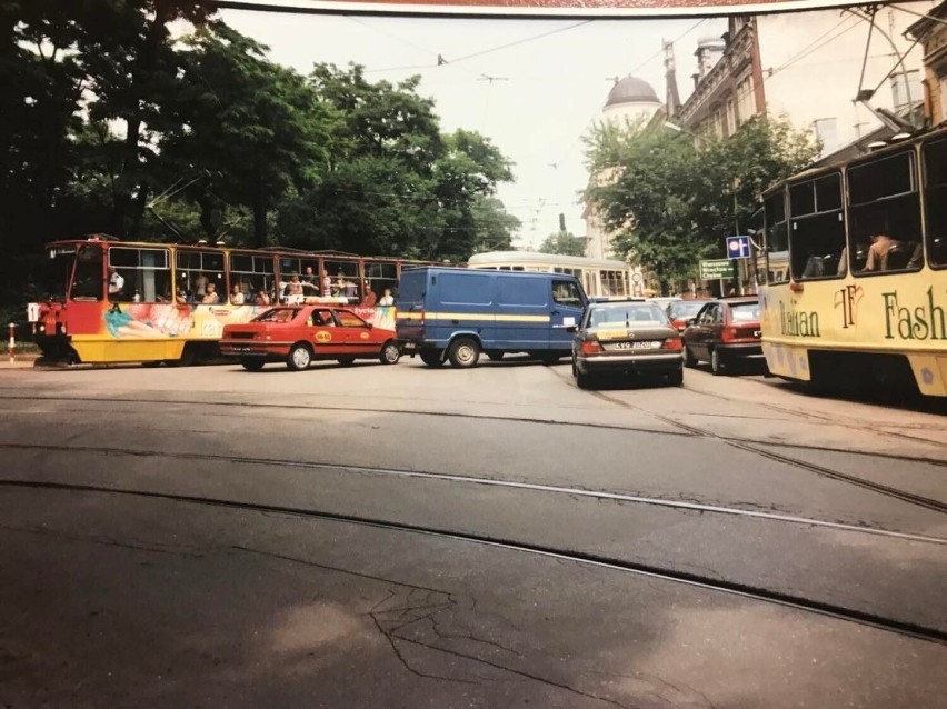 Kraków ma długą i bogatą tradycje ulicznych korków. W latach 90. komunikacyjny paraliż też nie był wyjątkiem ZDJĘCIA