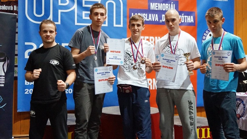 KSW Sokół Jarosław przywiózł ze Słowacji pięć medali w kickboxingu