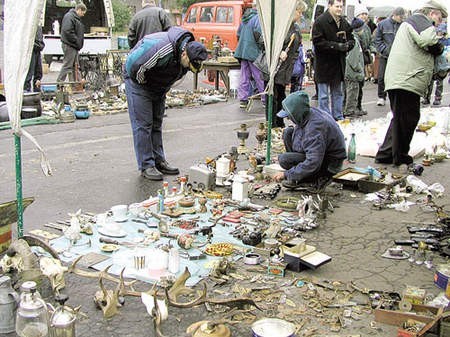 Na targu nawet nabardziej wybredni kolekcjnerzy moga znaleźć coś ciekawego do swoich zbiorów.