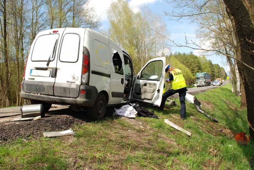 Wypadek w Bożance (gm. Trzebielino). Ciężako ranny kierowca został przetransportowany do szpitala