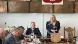 Nowy skład Rady Miejskiej w Nowogardzie zainaugurował kadencję. Michał Wiatr oficjalnie objął urząd burmistrza Gminy