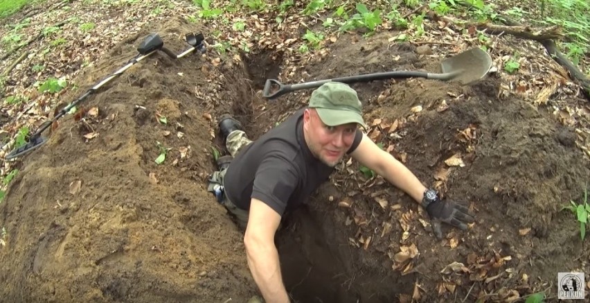 Poszukiwacze rozkopywali dawne okopy z czasów II wojny...