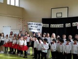 Piękne obchody Dnia Edukacji Narodowej w Szkole Podstawowej numer 28 w Kielcach. Uczniowie sprawili nauczycielom wiele radości