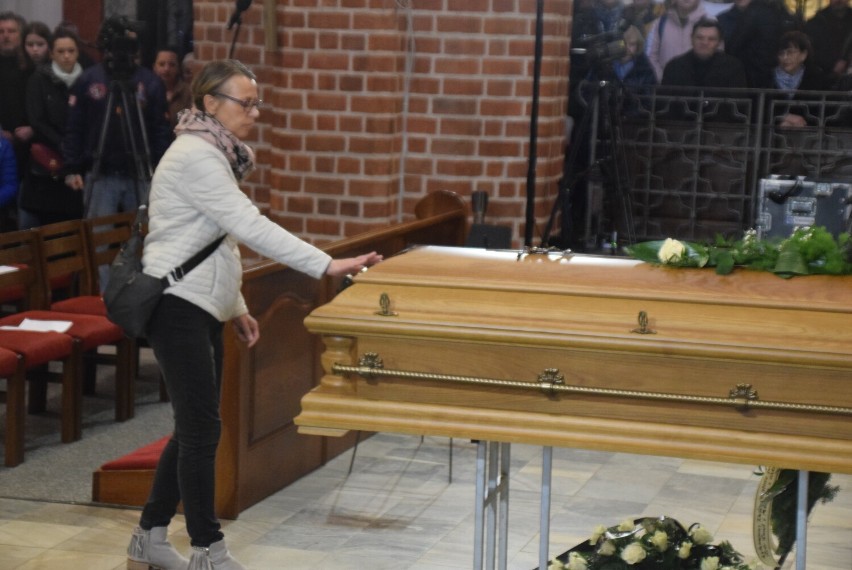 Ostatnie pożegnanie doktora Mariana Fludra. W pogrzebie uczestniczyły tłumy mieszkańców