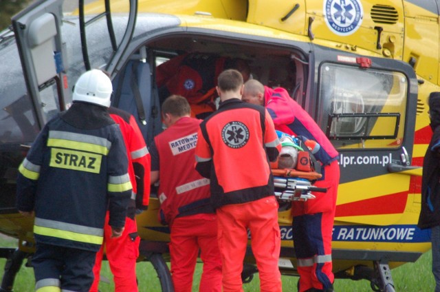 Wypadek w Chobienicach. Poparzony trafił do szpitala