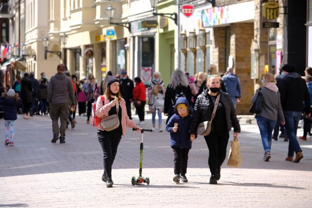 - Można powiedzieć, że pandemia odpuszcza we wszystkich obszarach- mówił w środę minister zdrowia Adam Niedzielski.