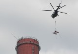 Wymiana anteny na kominie EC4. Śmigłowiec nad najwyższą budowlą Łodzi