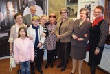 Premier Hanna Suchocka i jej siostra Elżbieta Suchocka - Gajewska otworzyły wystawę poświęconą rodzinnie Suchockich