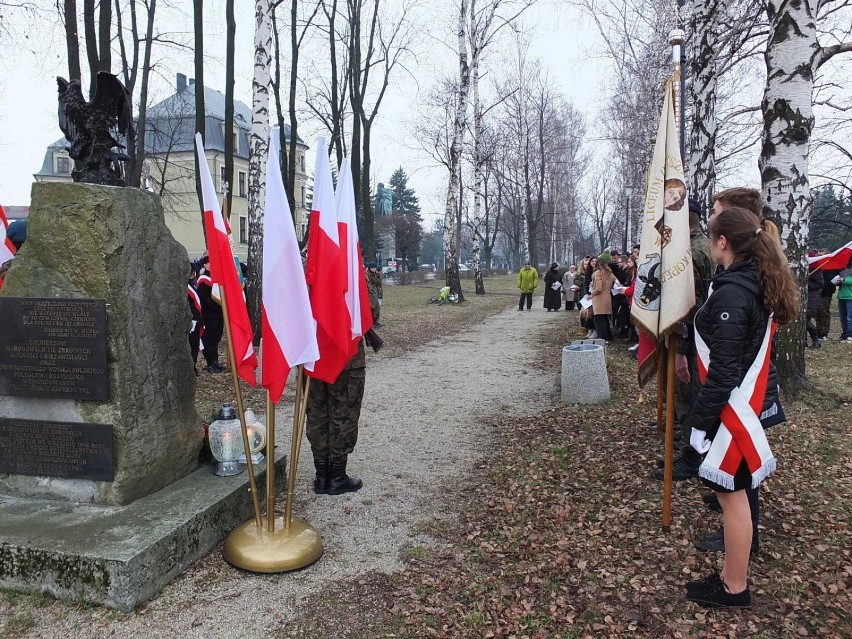 Narodowy Dzień Pamięci Żołnierzy Wyklętych w Żywcu. Msza i kwiaty pod pomnikiem [ZDJĘCIA]