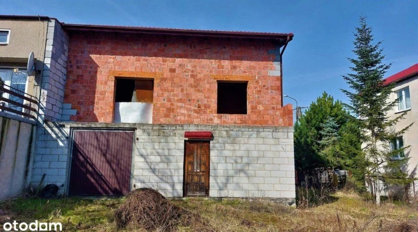 Dom w stanie surowym otwartym w Radomsku - 240 000 zł...